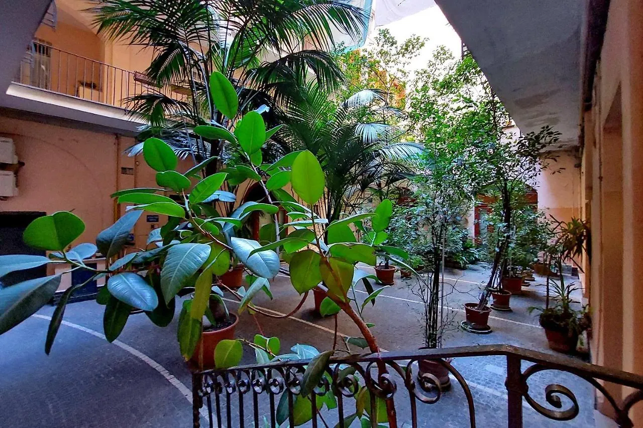Domus Lou Elegante Appartamento In Trastevere Roma Włochy