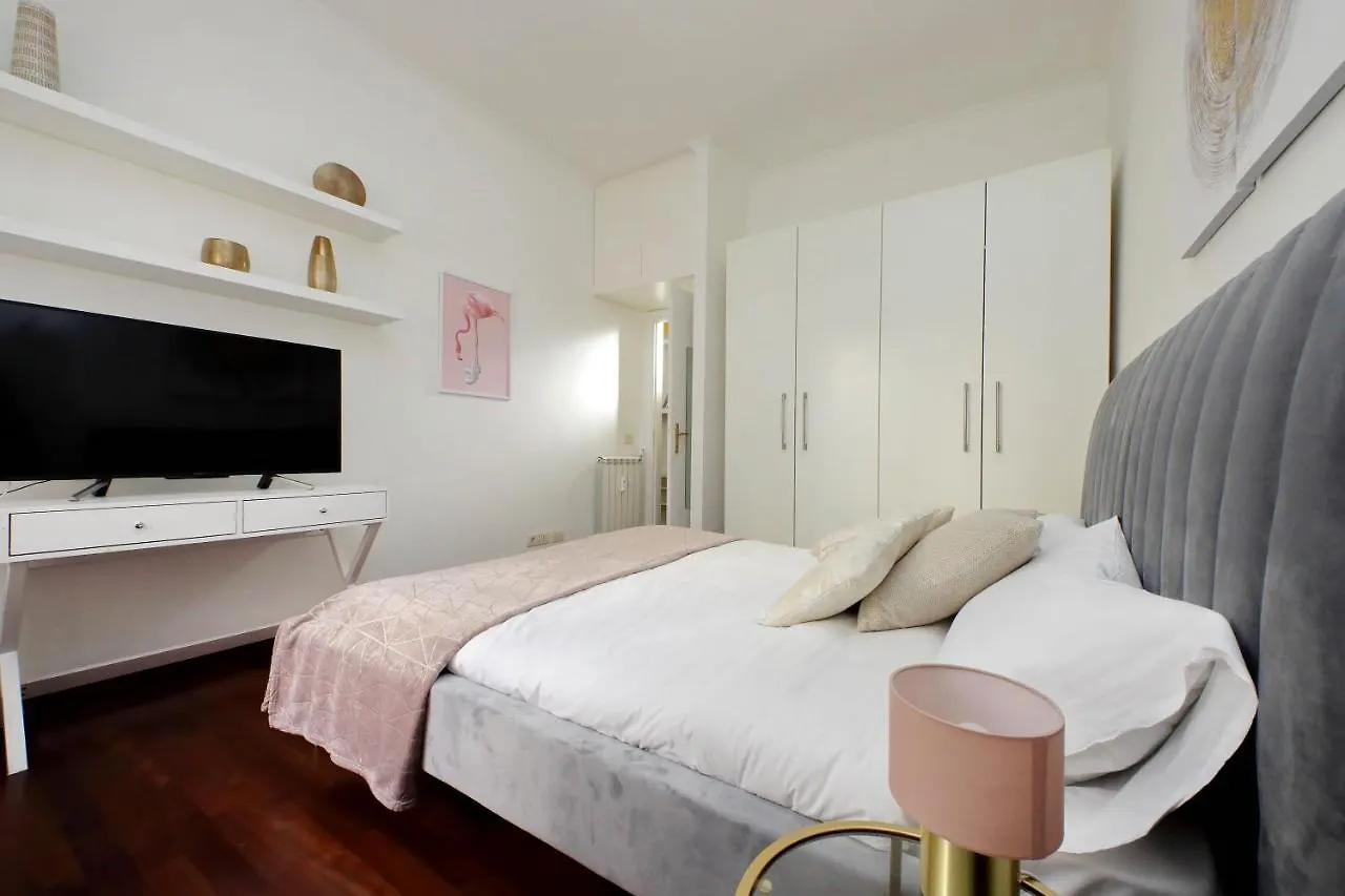 Apartment Domus Lou Elegante Appartamento In Trastevere Roma