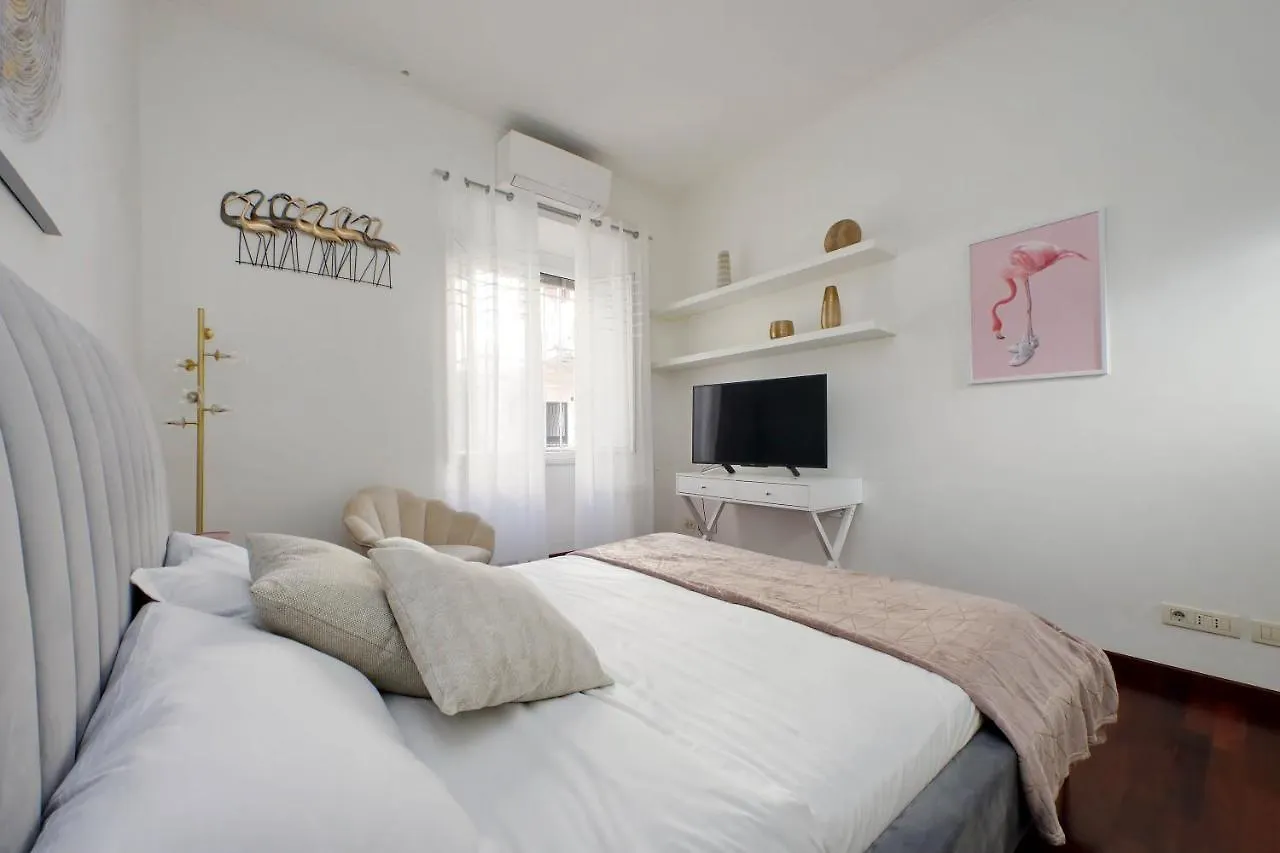Domus Lou Elegante Appartamento In Trastevere Roma Apartment