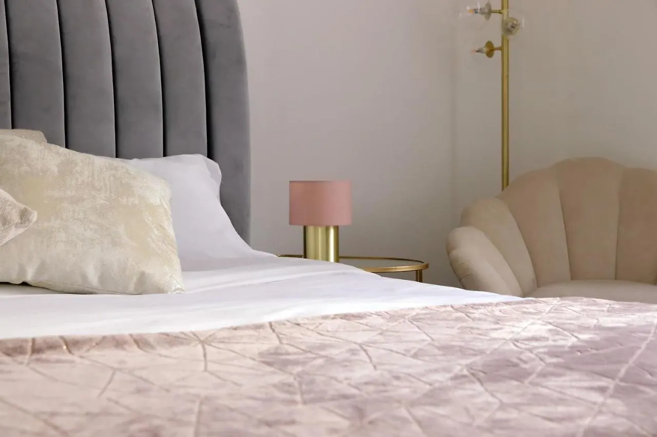 Domus Lou Elegante Appartamento In Trastevere Roma